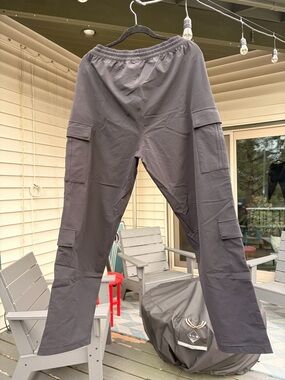 Adidas Black Cargo Pants with 4 cargo pockets Men’s size Large